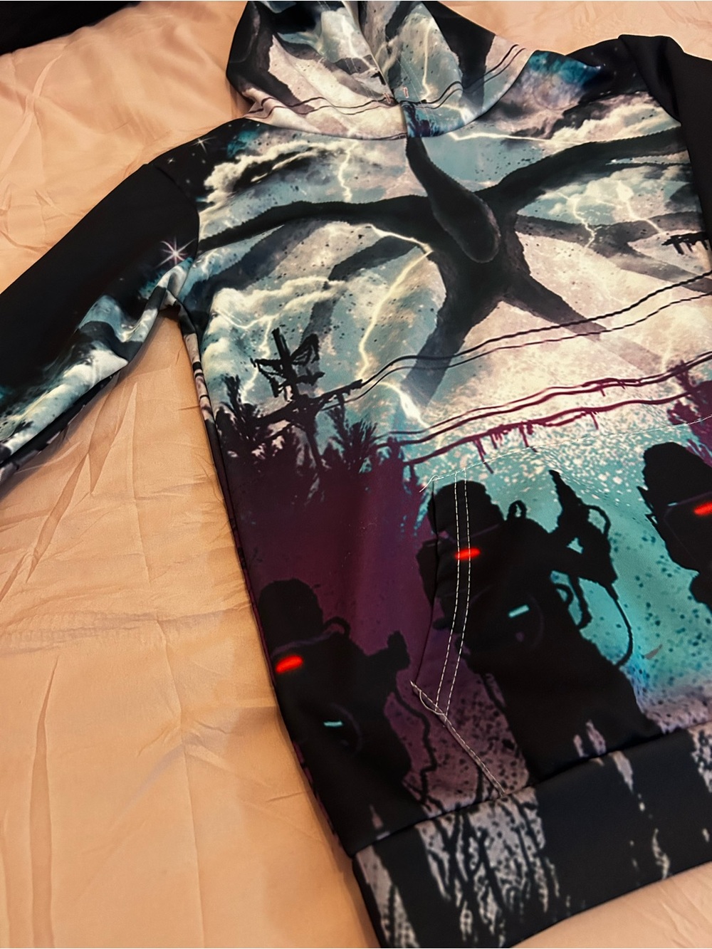 Stranger Things Hoodie with the Mind Flayer. Unisex. Size M. - Picture 3 of 6